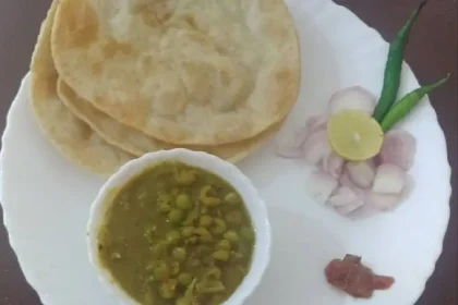 भटूरे जैसी पूरियां व हरी मटर के छोले Delhi Special Fresh Matar Chola & Poori Recipe