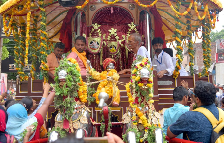15 दिन के इंतजार के बाद आज भगवान जगन्नाथ और भक्तों का मिलन हुआ। वहीं 27 जून की भोर में मंगला आरती के बाद मंदिर के कपाट आम श्रद्धालुओं के लिए खोल दिए जाएंगे।