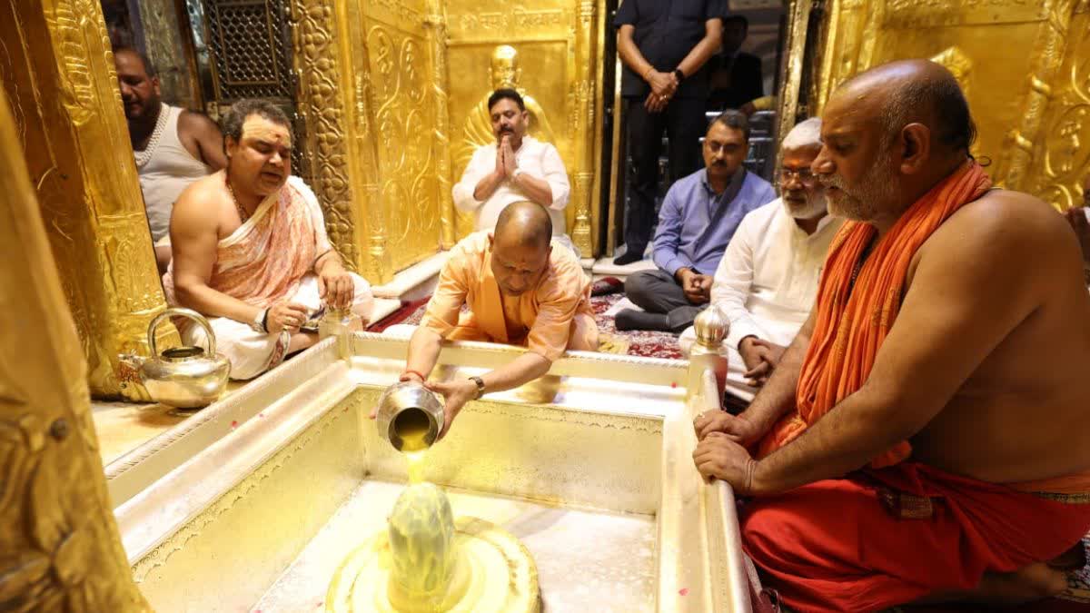 मुख्यमंत्री योगी आदित्यनाथ ने वाराणसी में विकास परियोजनाओं की समीक्षा की, अधिकारियों को कार्यों में तेज़ी लाने और समय पर योजनाओं का लाभ जनता तक पहुंचाने का निर्देश दिया।