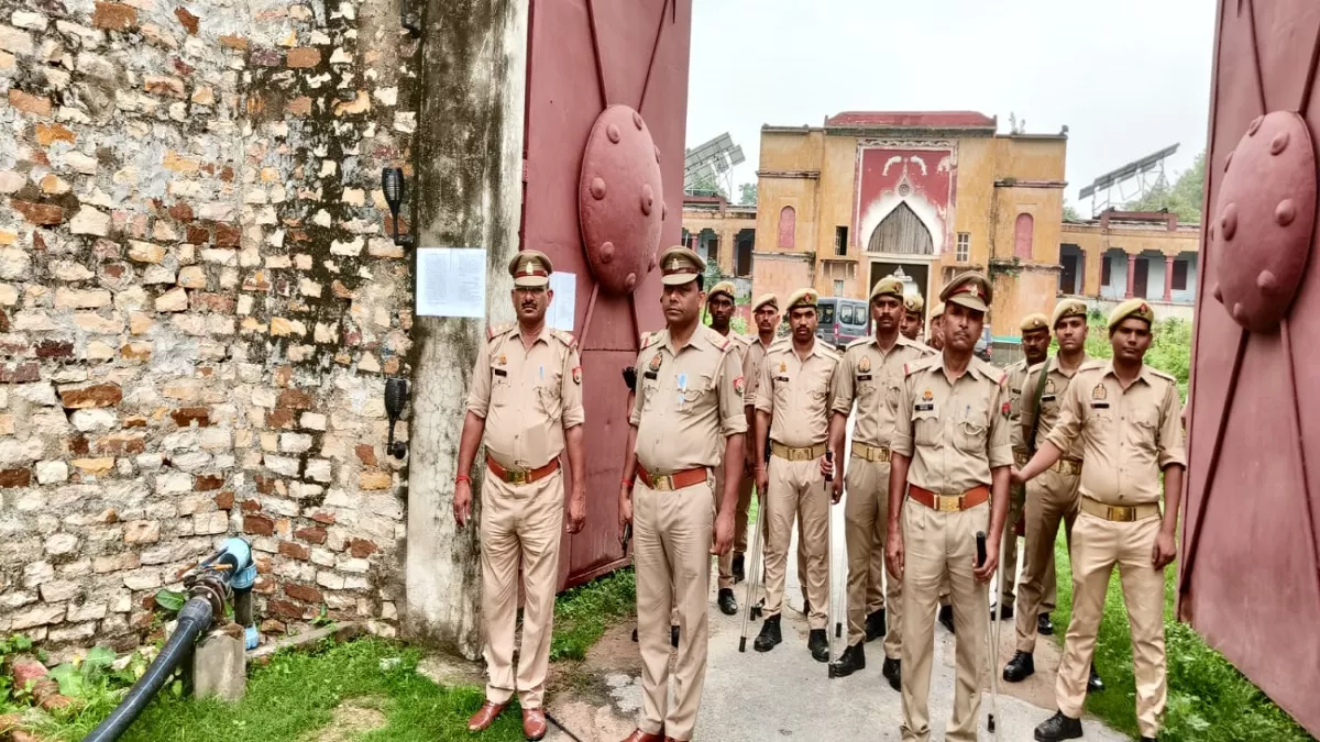 Raja Bhaiya के पिता उदय प्रताप सिंह समेत 13 लोग 40 घंटे के लिए नजरबंद, मोहर्रम को लेकर पुलिस ने की कार्रवाई